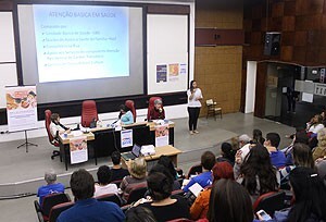 psicologas-os-e-estudantes-marcam-presenca-na-segunda-mesa-de-debates-da-8a-mostra-regional-de-praticas-em-psicologia